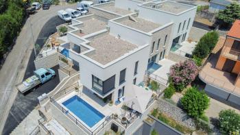 Luxury terraced villetta 100 m from the beach with sea view 