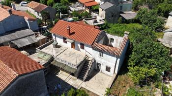 Rodinný dům k rekonstrukci na Krku, pro investory! 