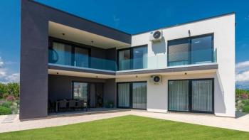 Villa de luxe nouvellement construite à Privlaka à 100 mètres de la mer 