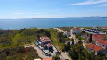 Csodálatos új építésű villa Privlakában, 100 méterre a tengertől 