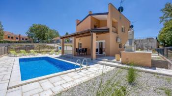 Villa mit Pool in Tinjan 