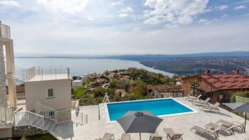 Apartament w Bregi, Opatija z panoramicznym widokiem na morze i basenem 