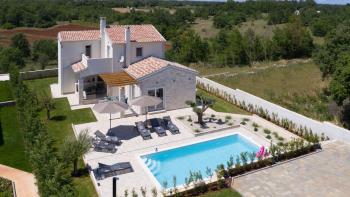 Une belle villa en pierre dans la région de Tar-Vabriga, à 3 km de la mer 