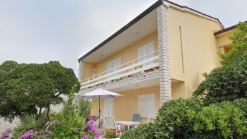 House with three apartments 150 meters from the sea 