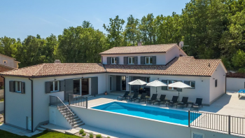 Villa mit Pool in der Nähe der Stadt Labin, nicht weit von den Stränden von Rabac 