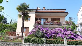 Semi-detached house with a beautiful view of the sea in Lovran 