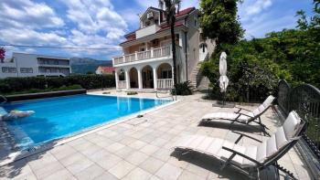 Villa in Kastela with pool and garage, for sale 