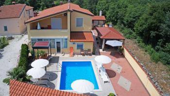 Guest house with 5 units with swimming pool in Porec area, for sale 