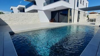 Modern semi-detached house with swimming pool in Pula outskirts, for sale 