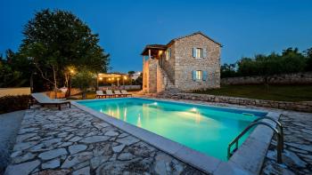 Rural villa with swimming pool in Sveti Lovrec 