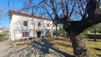 Old stone house with garden in Malinska, Krk Island, for sale 