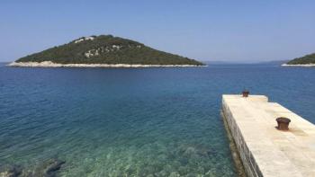 House with three apartments in a quiet part of the island Mali Losinj, 500m from the sea, for sale 