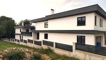 House of 4 apartments in Ližnjan, for sale 