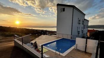 Haus in Crikvenica, mit 4 Wohnungen, zu verkaufen 