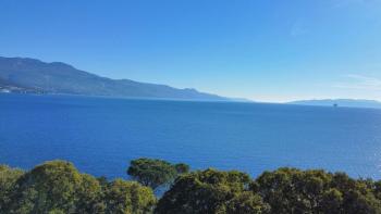 Zwei Baugrundstücke für zwei Gebäude 90 m vom Meer entfernt mit Panoramablick auf das Meer in Costabella, Bivio 