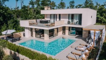 Villa in der Gegend von Zadar, 800 m vom Meer entfernt, zu verkaufen 