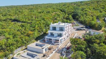 Moderne Villa mit Swimmingpool und Garage und Panoramablick auf das Meer in Kostrena, zu verkaufen 