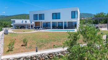 Villa neuve de qualité supérieure à Crikvenica avec vue et piscine, à vendre 