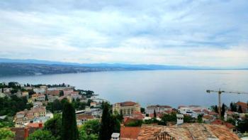 Detached house of 250m2 with a panoramic view of the sea in Opatija 