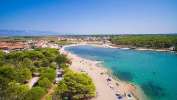 Terrain constructible dans la région de Zadar, à 90m de la mer seulement 