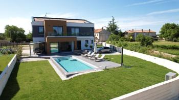 Modern new building with swimming pool in Marcana 