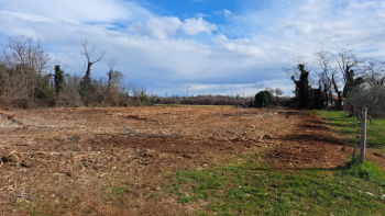 Rare urban land for sale in Umag area, mere 500 meters from the sea 