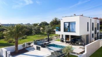 Elegant new villa 20 meters from the sea in Medulin 