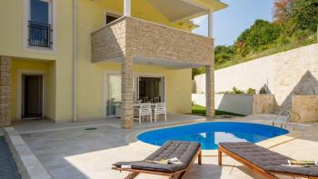 Discounted! Beautiful semi-detached house with partial sea view in a fantastic location in Baska, Krk 