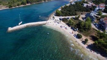 Propriété touristique de 4 appartements à seulement 70m de la mer dans le quartier de Zaton, Zadar 