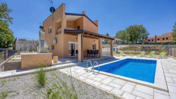 Villa with pool in Tinjan 