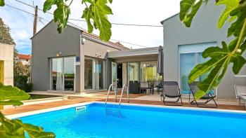 New villa with swimming pool in Porec, cca. 4 km from the sea 