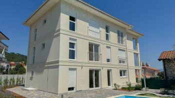 Apartment in a new building with swimming pool, garage, elevator near the sea and Opatija  