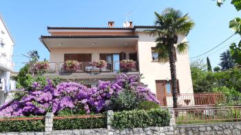 Semi-detached house with a beautiful view of the sea in Lovran 