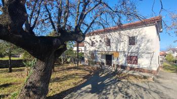 Old stone house with garden in Malinska, Krk Island, for sale 