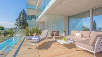 Luxurious apartment in a new building with a pool, view, 150m from the sea in Opatija, for sale 