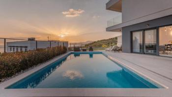 Stunning new modern villa in Podstrana, 300m from the sea, for sale 