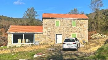 Stone house with a large garden of 11000 sq.m. in Cerovlje, for sale 