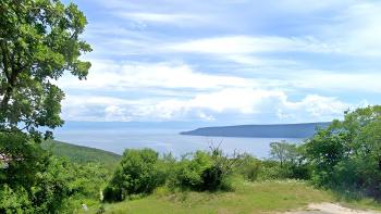 Városi telek Brsec környékén, panorámás kilátással a tengerre, eladó 