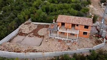 Villa en construction avec vue sur la mer dans la région de Rabac, à vendre 