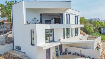 Modern villa with sea view and swimming pool in Crikvenica, 1 km from the sea, for sale 