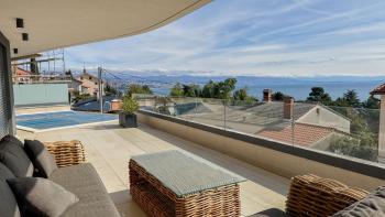 Modern apartment with private pool, large terrace and sea view in the very center of Opatija, for sale 