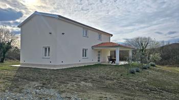 New villa in Cerovje with swimming pool and two building plots, for sale 