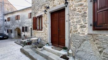 Renovated autochthonous stone house in the historic heart of Istria, for sale 