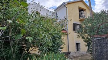 House in Selce with two apartments, 300m from the sea, for sale 