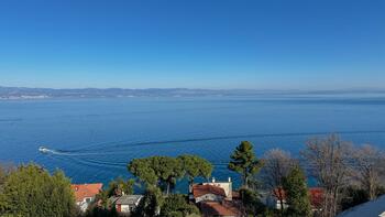 Grundstück für den Bau von 21 Wohnungen, nur 300 m vom berühmten Strand an der Riviera von Opatija entfernt, zu verkaufen  