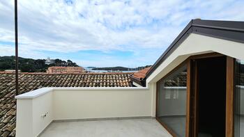 Maison unique à Vrsar avec vue sur la mer, à seulement 50 mètres de la mer, à vendre 