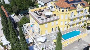 Grand hotel in Crikvenica, 45 m from the sea, for sale 