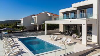 Luxury villa with pool in a prestigious location in Novalja, Pag, for sale 