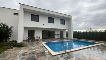 Neue moderne Villa in Rovinj, zu verkaufen 