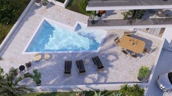 Appartement de luxe au rez-de-chaussée avec piscine en bord de mer à Ciovo, à vendre 